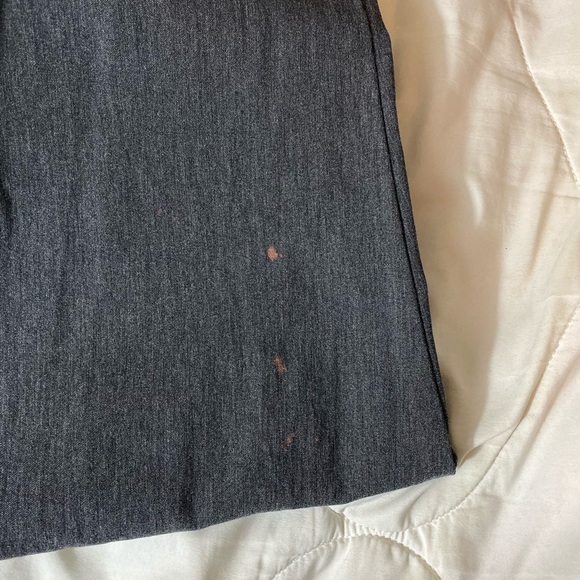Grey pants, willing to exchange because of stain - Picture 4 of 4